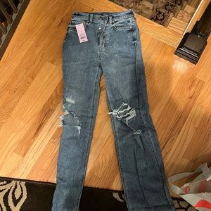 cute and flattering mom jeans